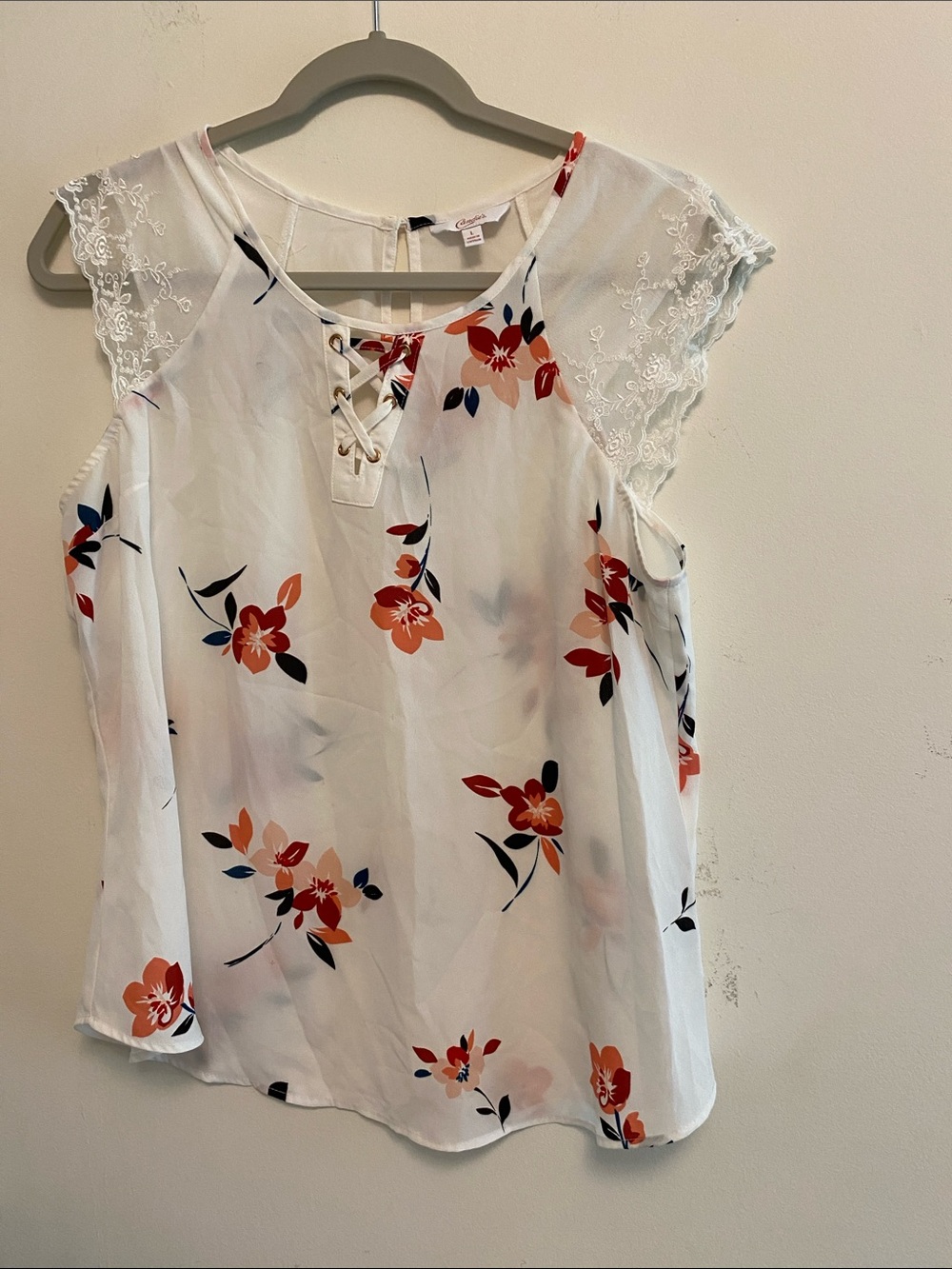 Candie's White Floral Lace-Trim Cold-Shoulder Camisole